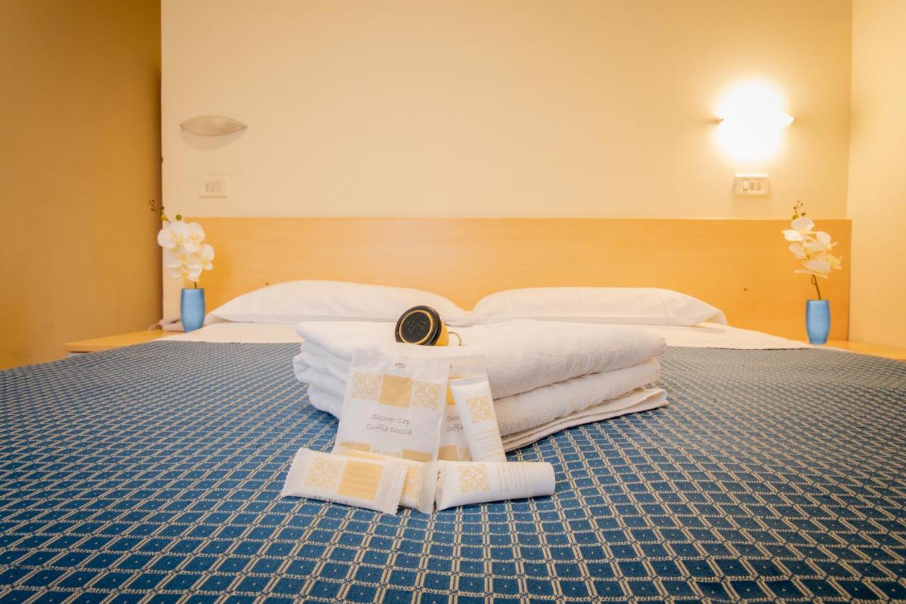 Hotel Fantasy リミニ エクステリア 写真